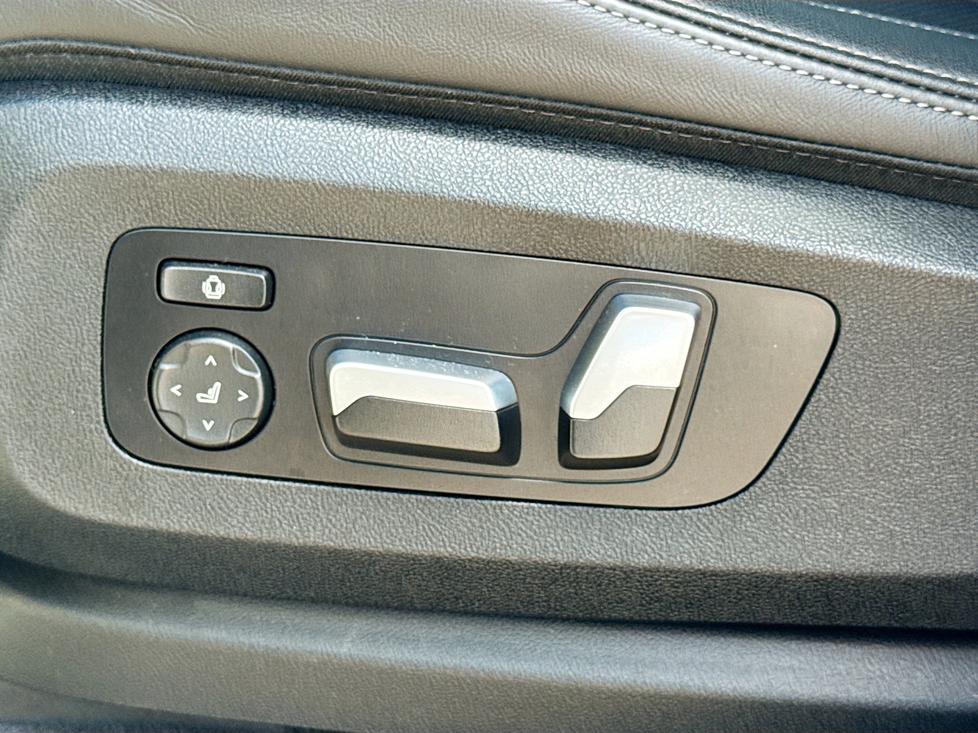 Used 2024 BMW X5 xDrive40i w/ Executive Package image 26