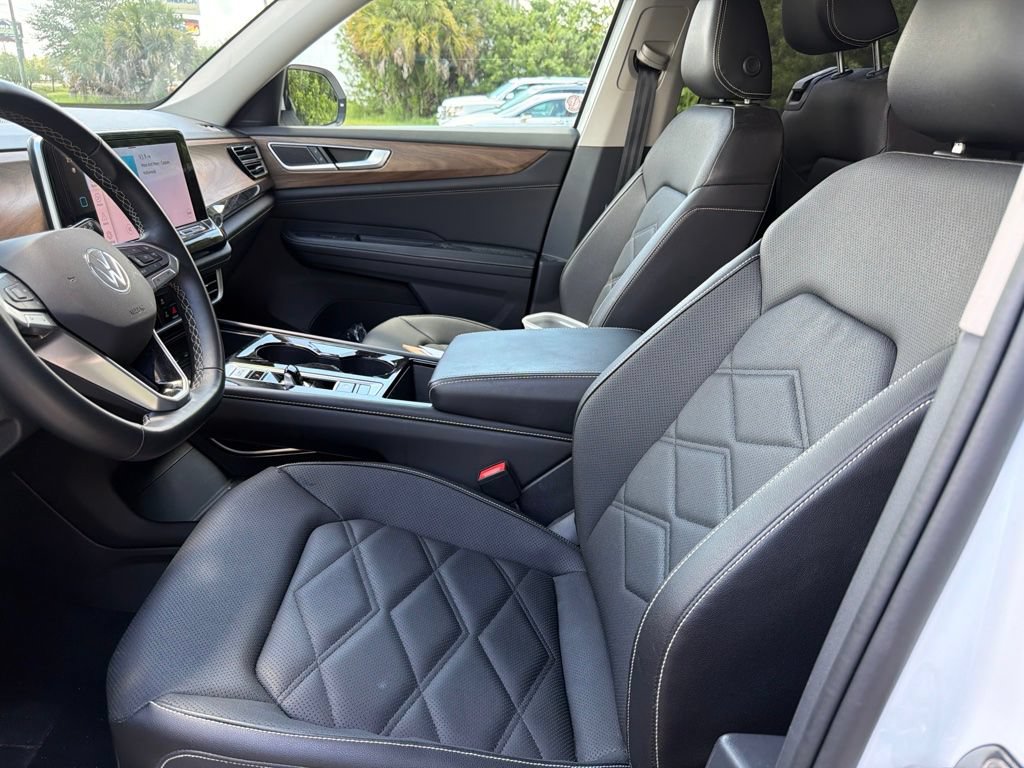 Used 2025 Volkswagen Atlas SE FWD image 4