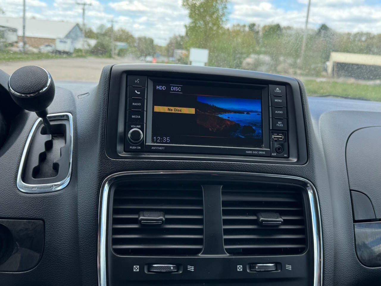 Used 2018 Dodge Grand Caravan SE FWD image 24