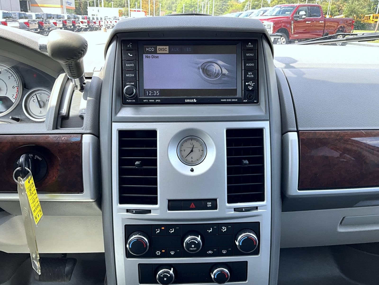 Used 2010 Chrysler Town & Country Touring w/ Entertainment Group #2 FWD image 14