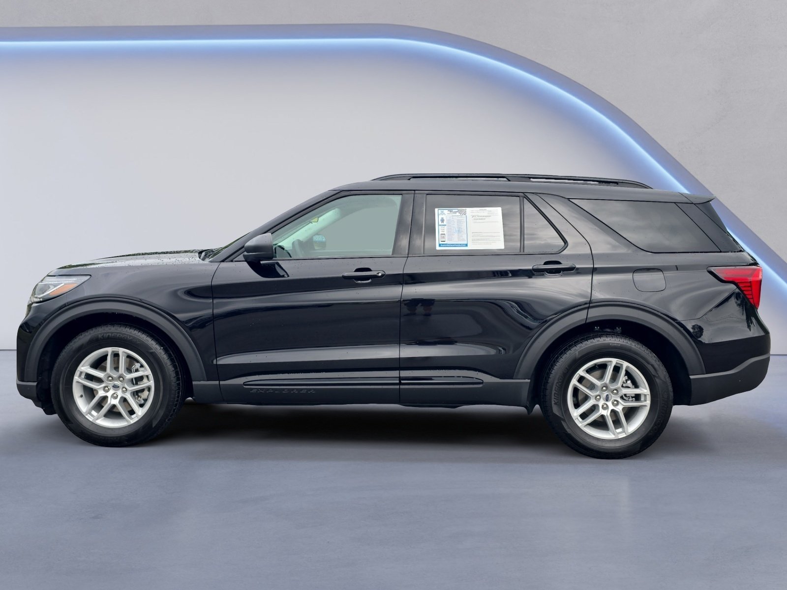 Used 2026 Ford Explorer Active RWD image 2