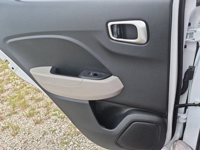 Used 2025 Hyundai Venue SEL FWD image 26