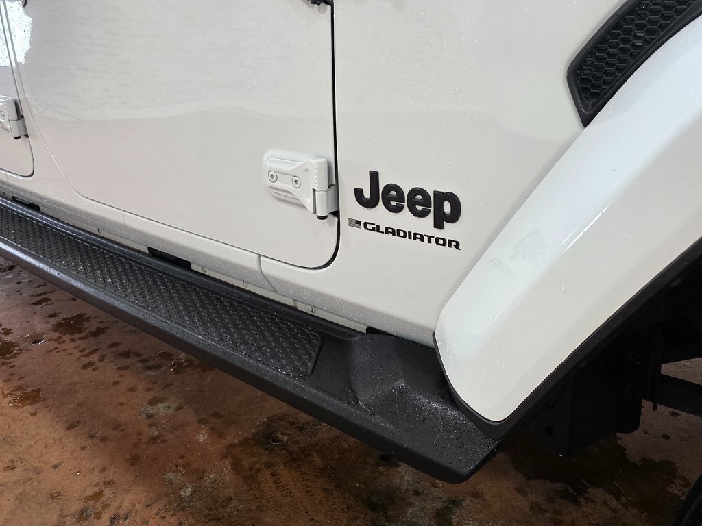 Used 2023 Jeep Gladiator Overland image 13