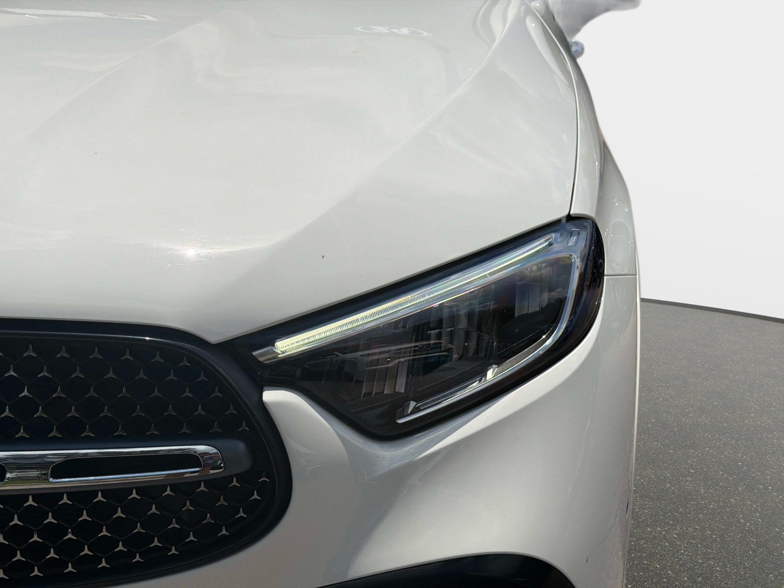 Certified 2024 Mercedes-Benz GLC 300 image 9