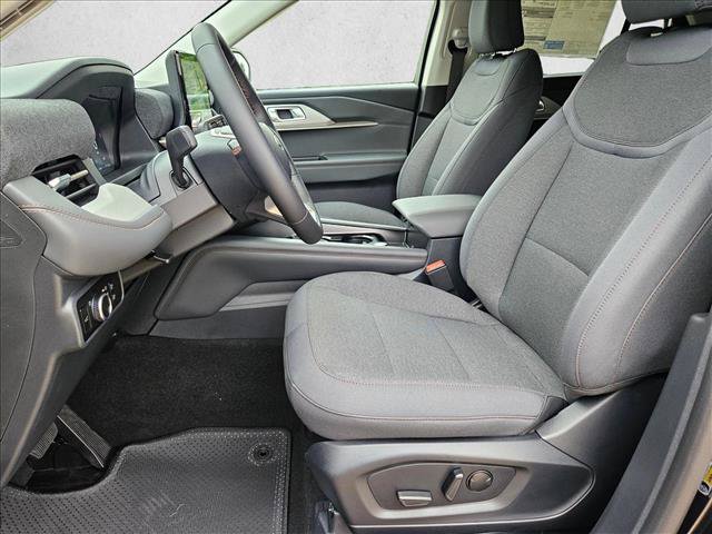 New 2026 Ford Explorer Active RWD image 4