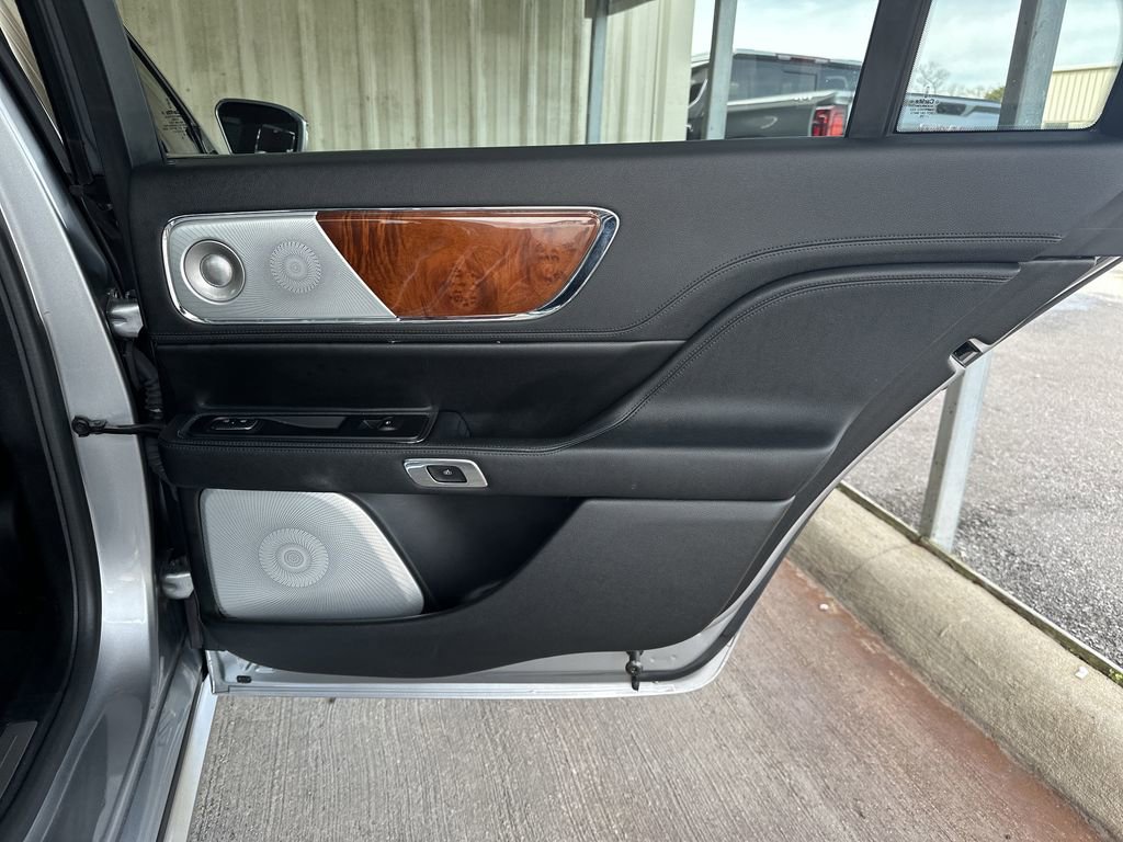 Used 2020 Lincoln Continental Reserve w/ Luxury Package image 31