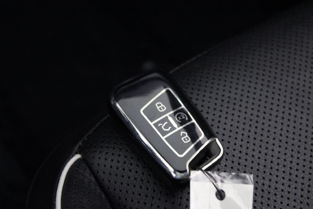 Used 2022 Volkswagen Tiguan SEL R-Line AWD/4WD image 29