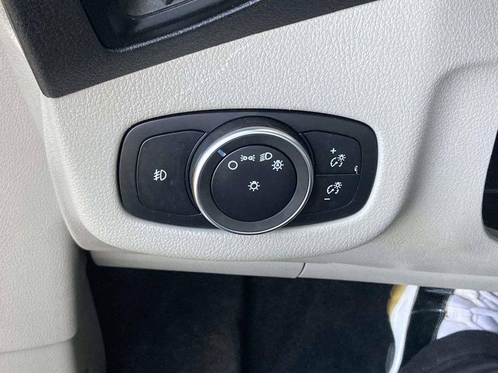 Used 2023 Ford Transit Connect XLT image 27