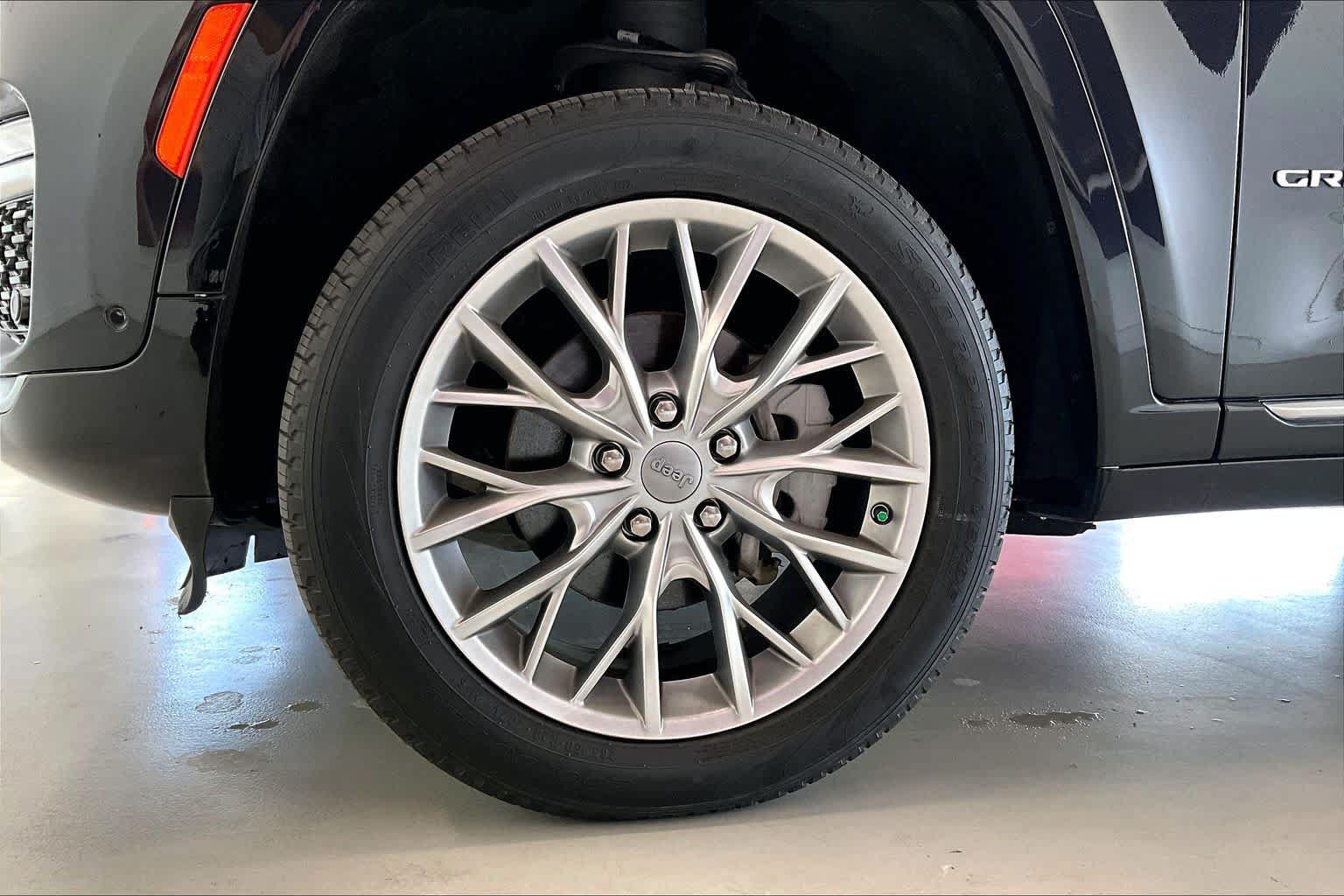 Used 2022 Jeep Grand Cherokee Summit AWD/4WD image 7