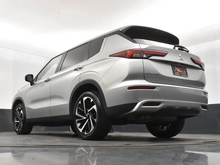 Used 2024 Mitsubishi Outlander FWD image 12
