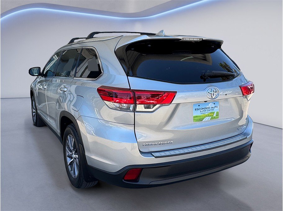 Used 2019 Toyota Highlander XLE AWD/4WD image 4