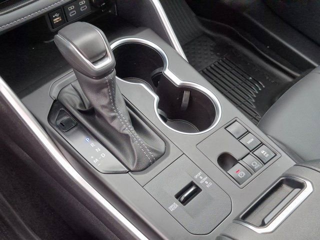 Used 2024 Toyota Highlander XLE image 12