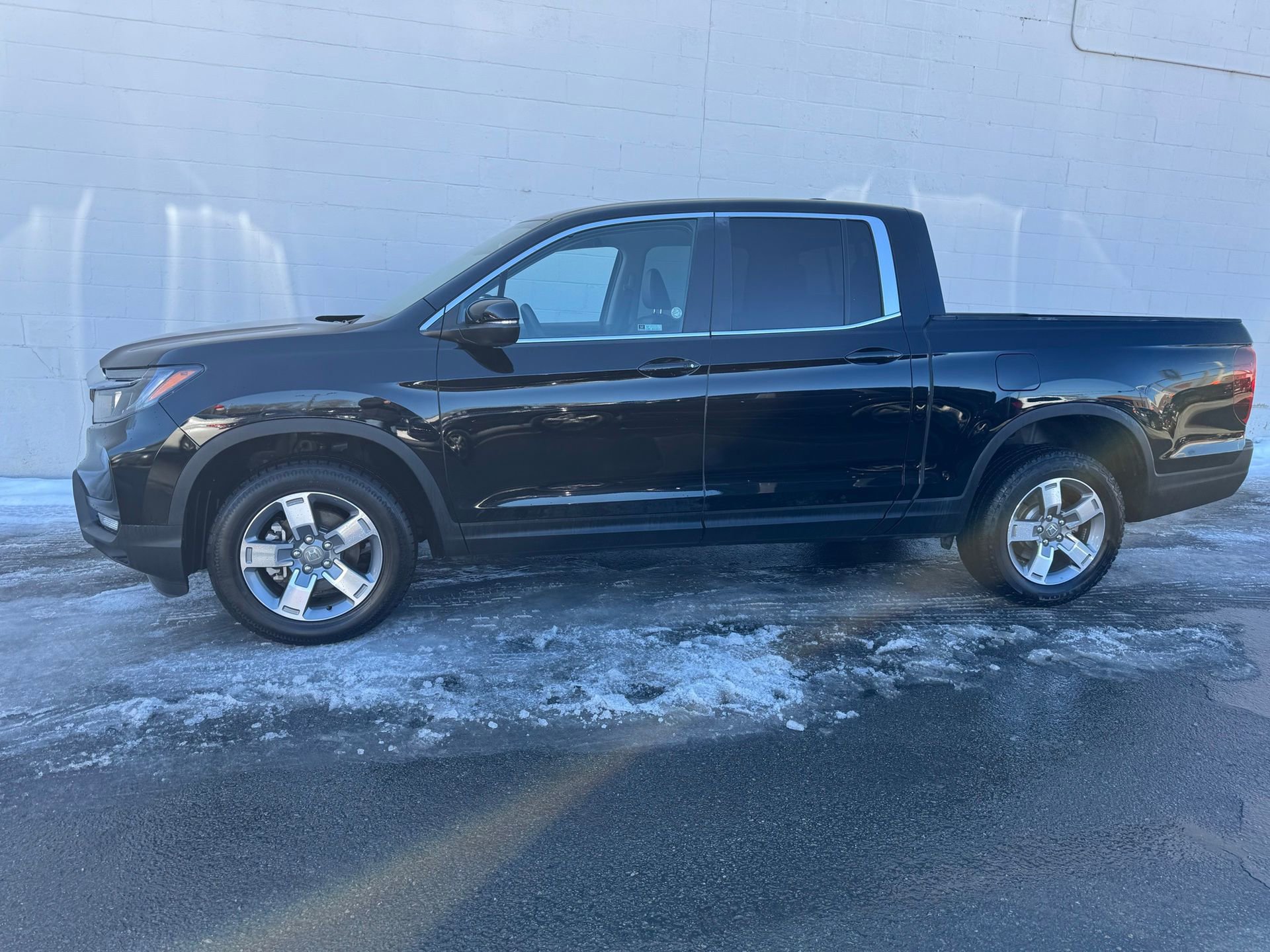 Used 2025 Honda Ridgeline RTL image 2