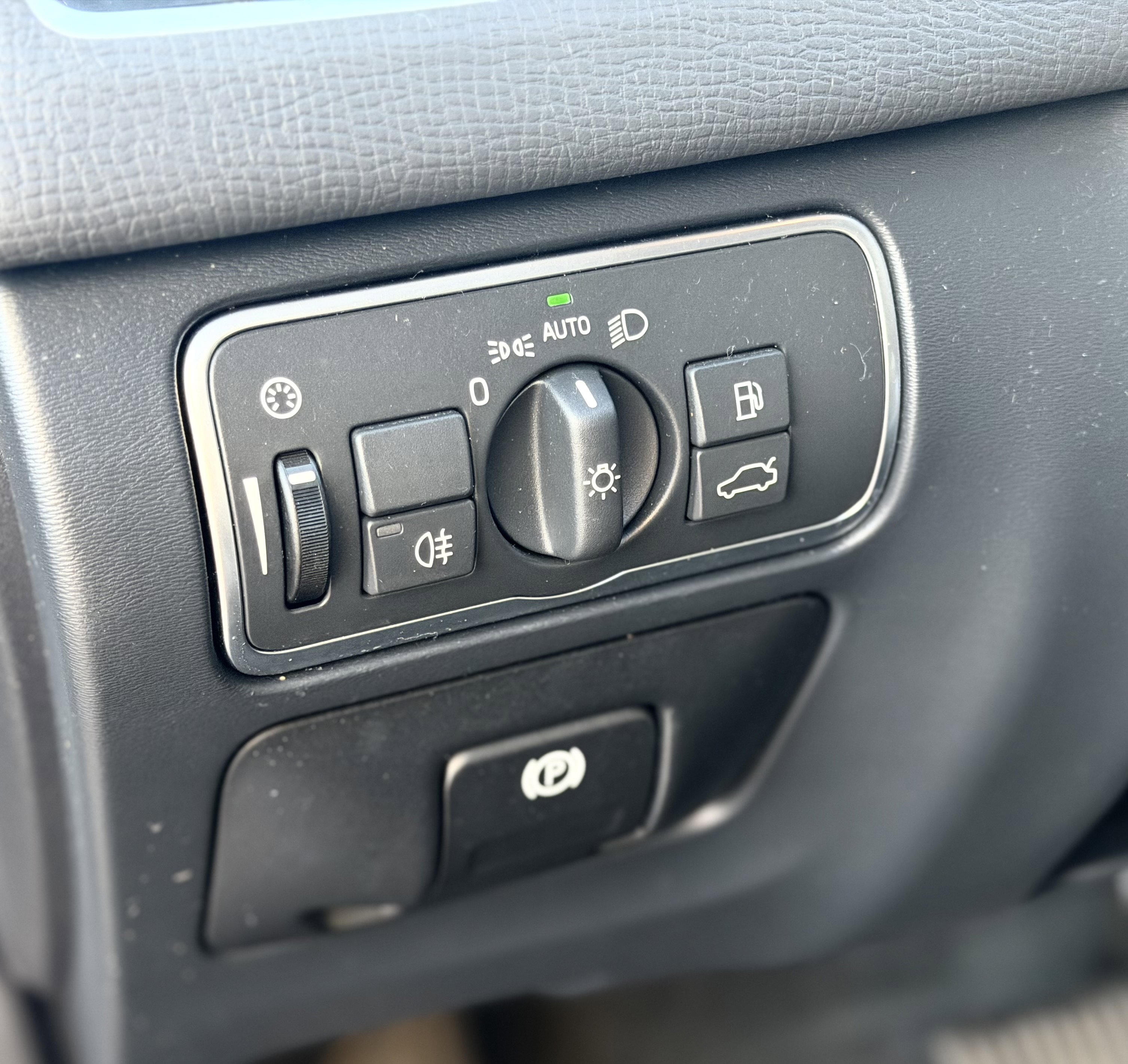 Used 2016 Volvo XC60 T6 FWD image 21