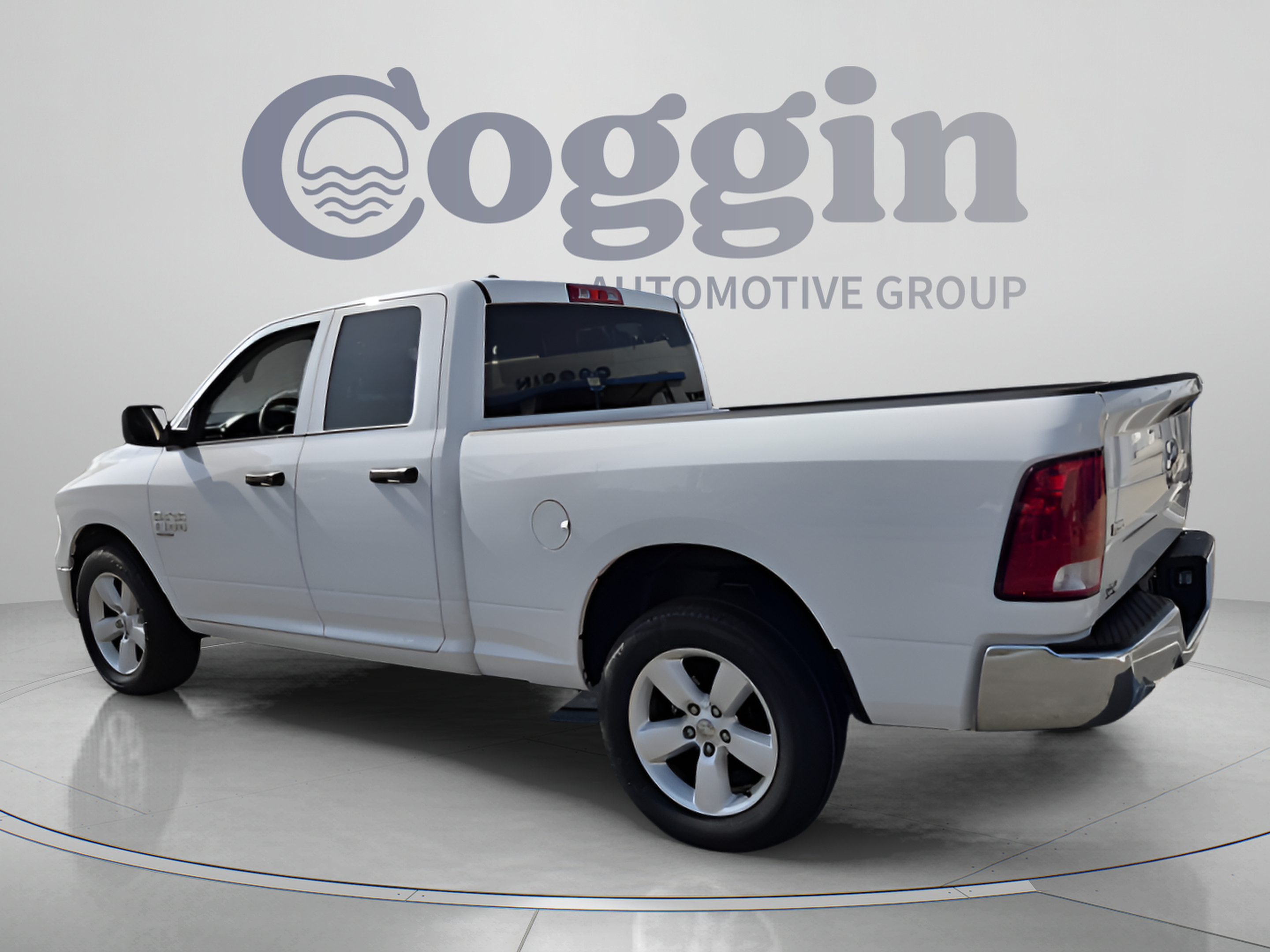 Used 2024 RAM 1500 Classic SLT AWD/4WD image 3