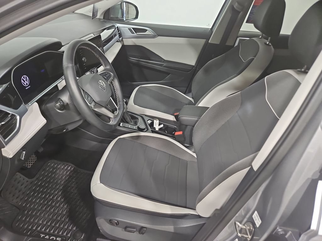 Used 2025 Volkswagen Taos SE w/ Panoramic Sunroof Package AWD/4WD image 12