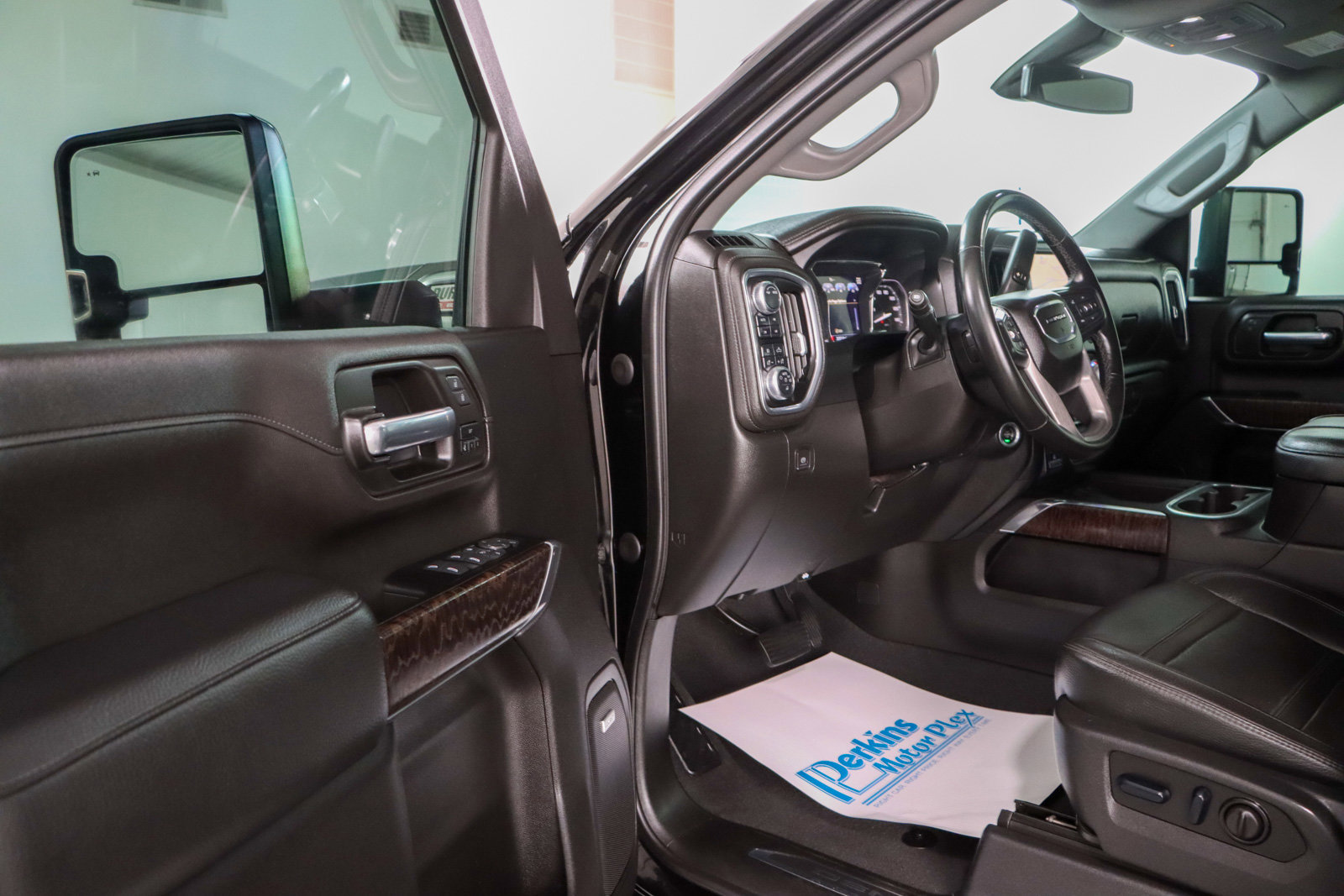 Used 2023 GMC Sierra 2500 Denali image 3