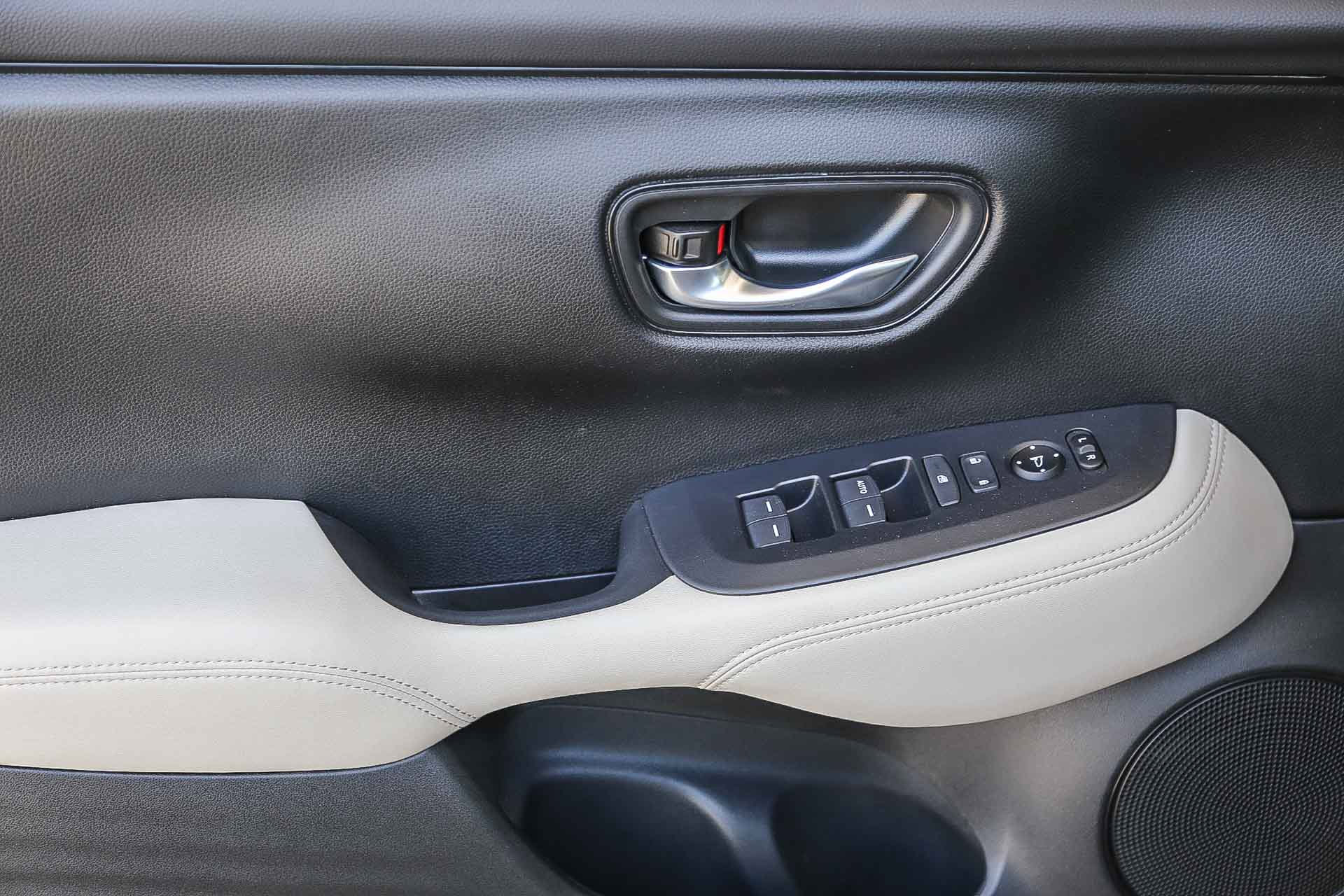 Certified 2025 Honda HR-V LX image 24
