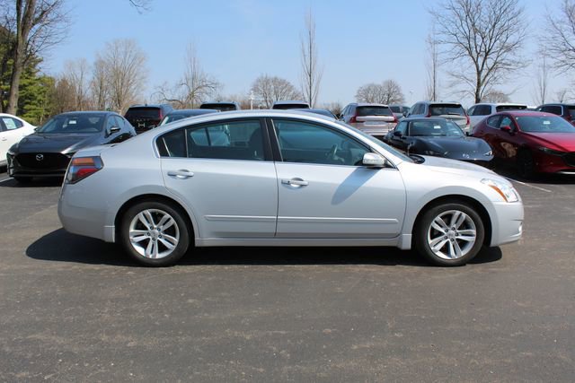Used 2011 Nissan Altima 3.5 SR image 2