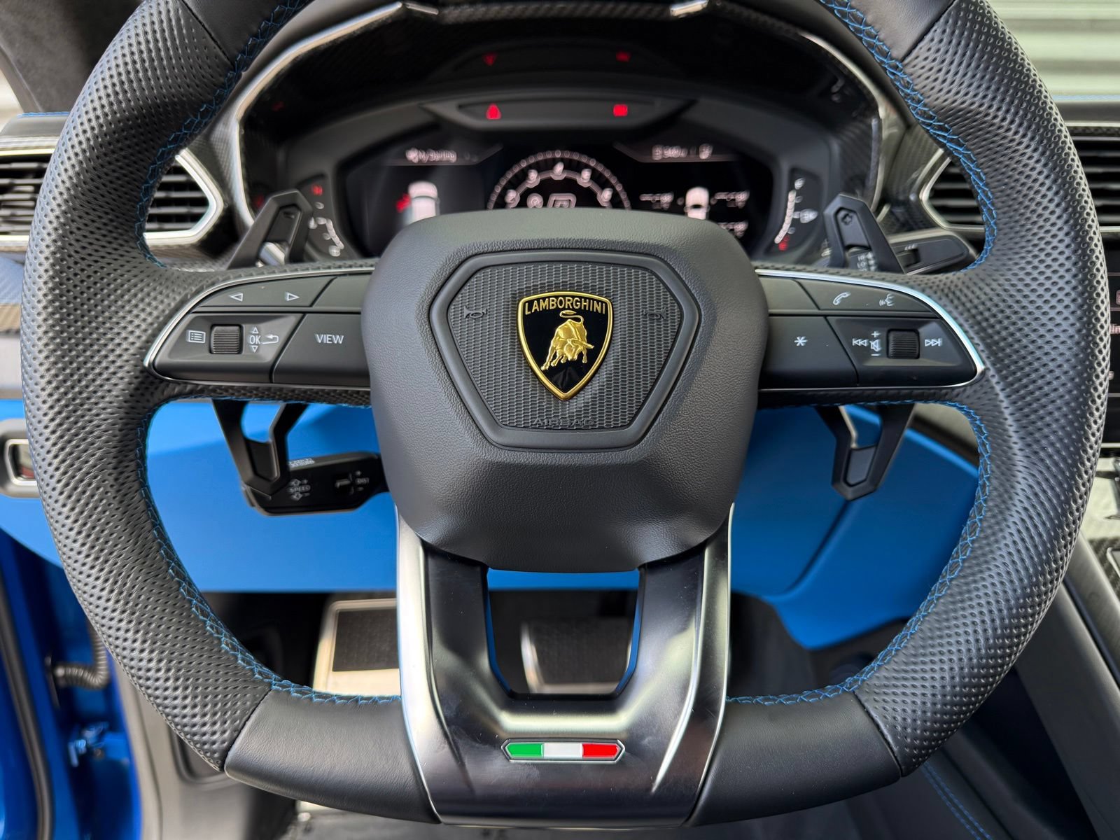Used 2022 Lamborghini Urus AWD/4WD image 51