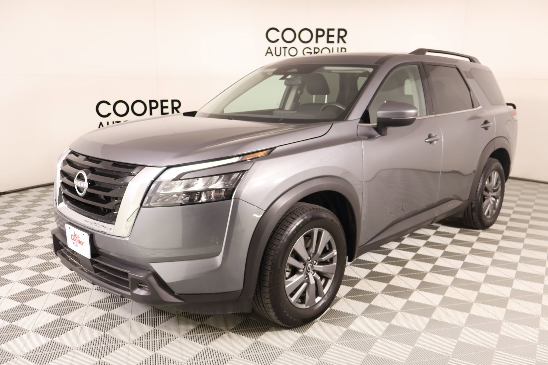Used 2025 Nissan Pathfinder SV FWD image 10