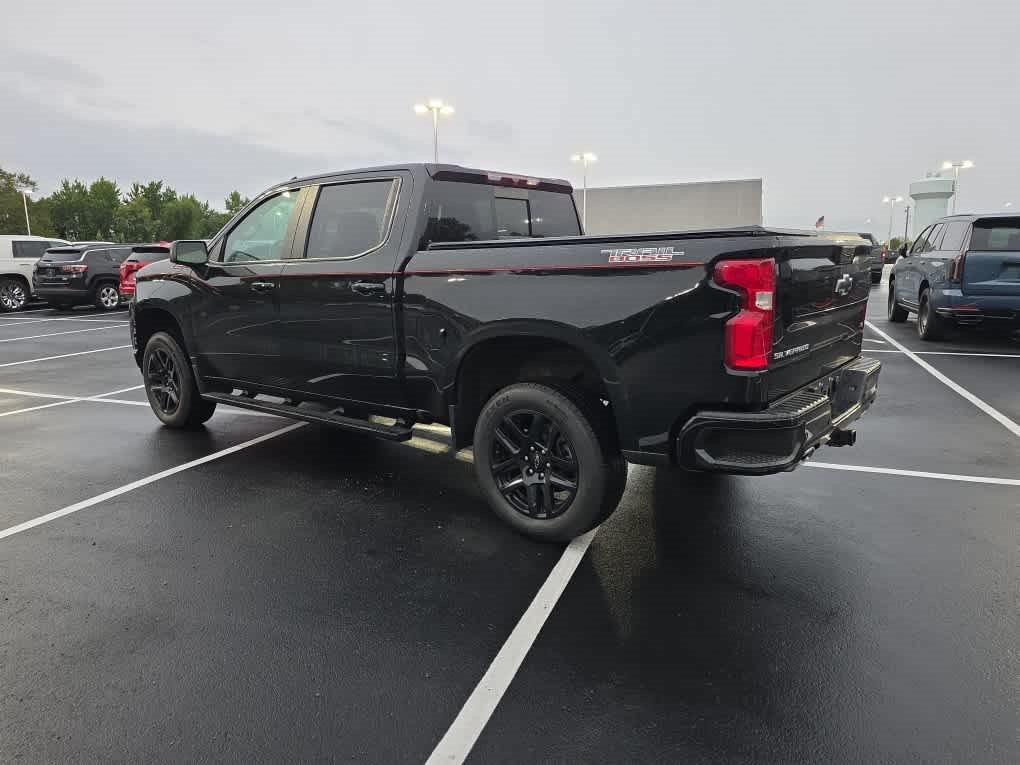 Used 2022 Chevrolet Silverado 1500 LT Trail Boss w/ LT Trail Boss Premium Package AWD/4WD image 4