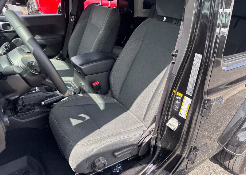 Used 2024 Jeep Wrangler Unlimited w/ Technology Group AWD/4WD image 11