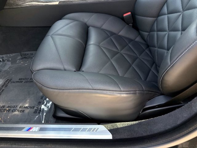 Used 2023 BMW i7 xDrive60 AWD/4WD image 17