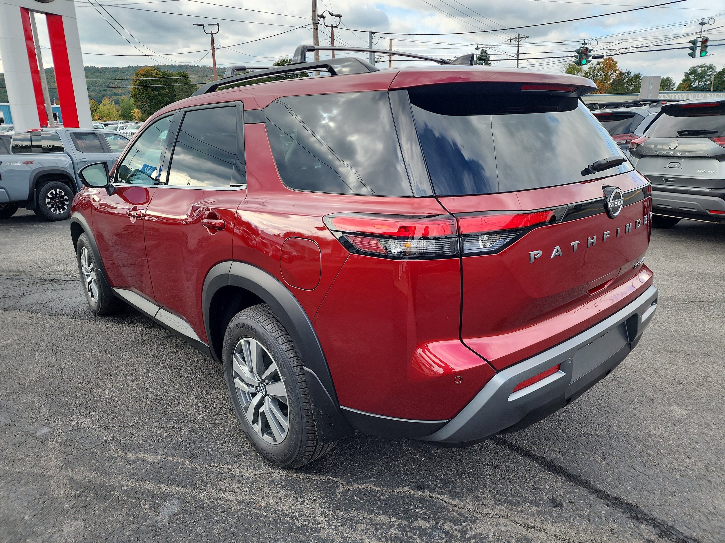 New 2026 Nissan Pathfinder SL AWD/4WD image 6