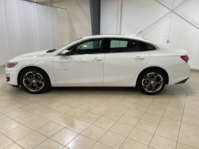 Used 2022 Chevrolet Malibu LT image 2