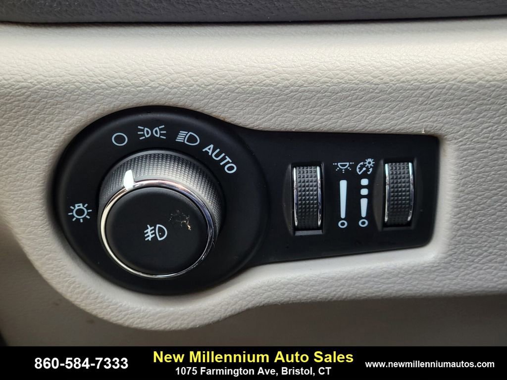 Used 2022 Chrysler Pacifica Limited image 23
