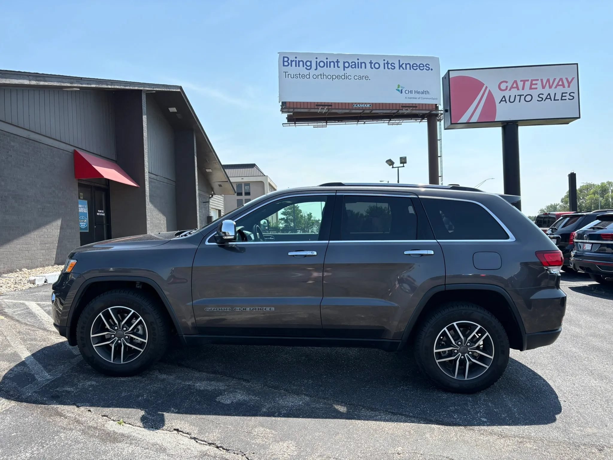 Used 2020 Jeep Grand Cherokee Limited AWD/4WD image 2