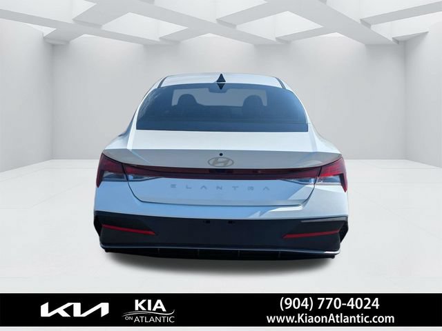 Used 2025 Hyundai Elantra SE FWD image 4
