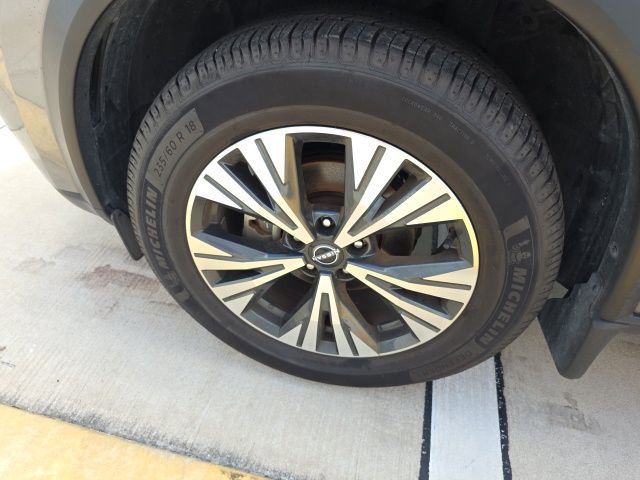 Used 2023 Nissan Rogue SV image 10