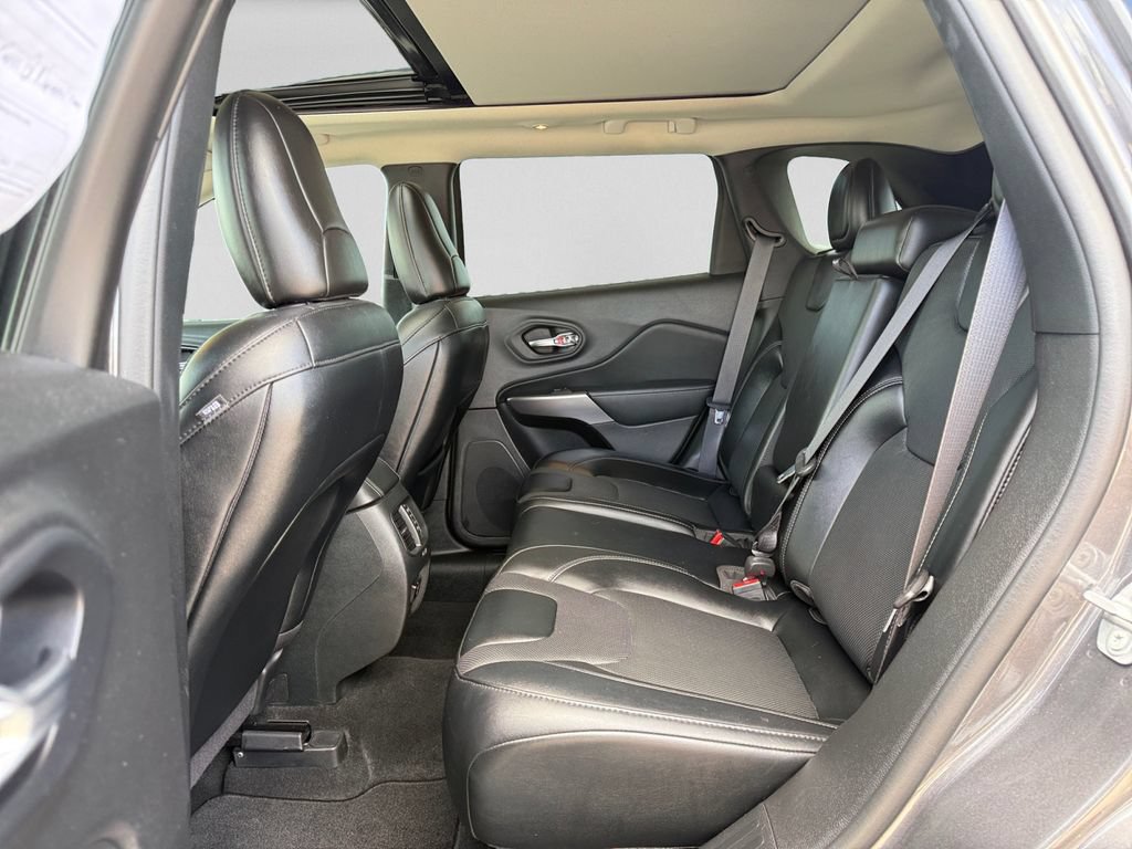 Certified 2022 Jeep Cherokee Limited AWD/4WD image 26