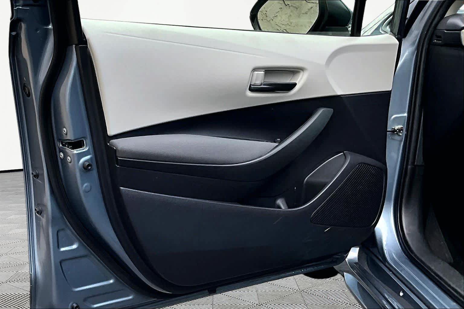 Certified 2022 Toyota Corolla LE w/ Carpet Mat Package (TMS) FWD image 22