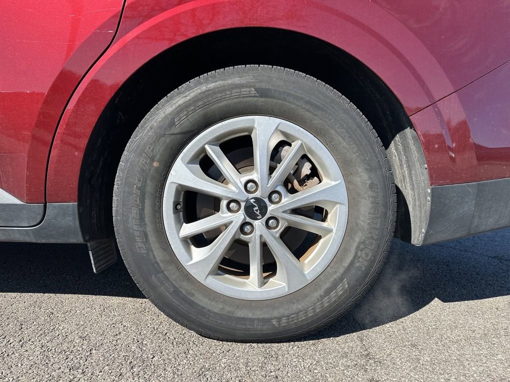 Used 2024 Kia Carnival LX image 6