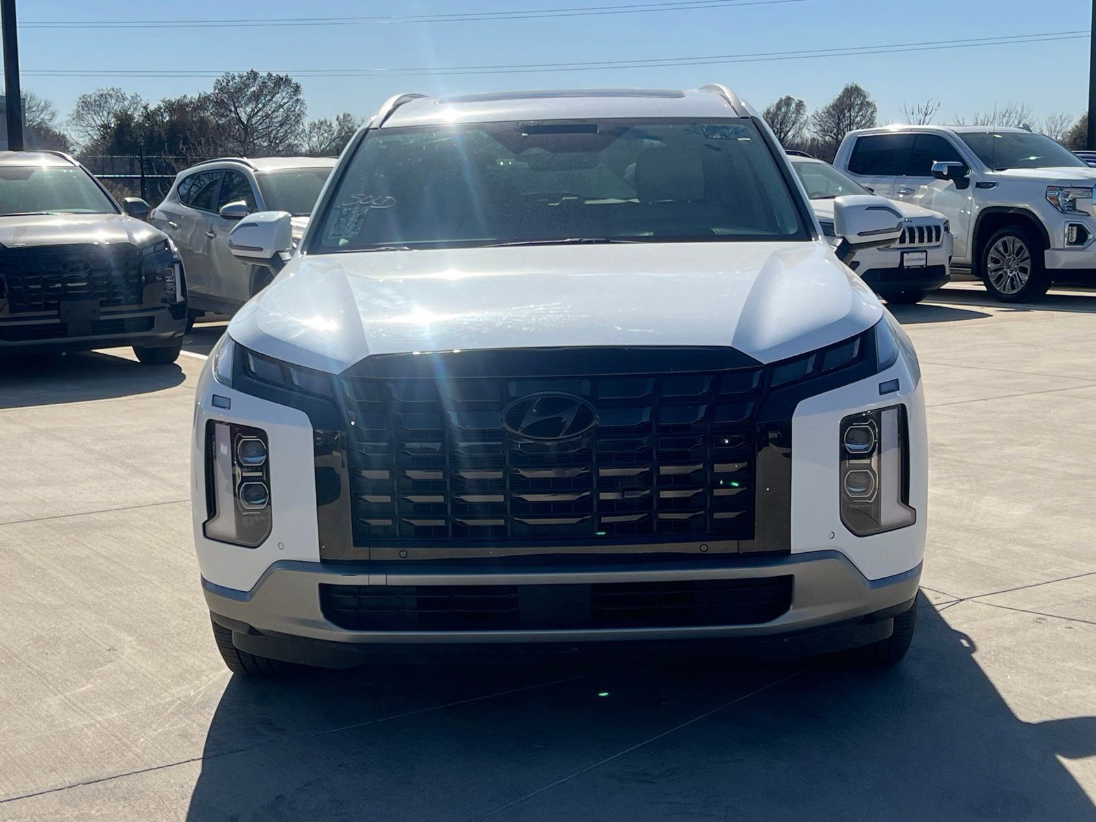 Used 2023 Hyundai Palisade Limited w/ Winter Package image 2