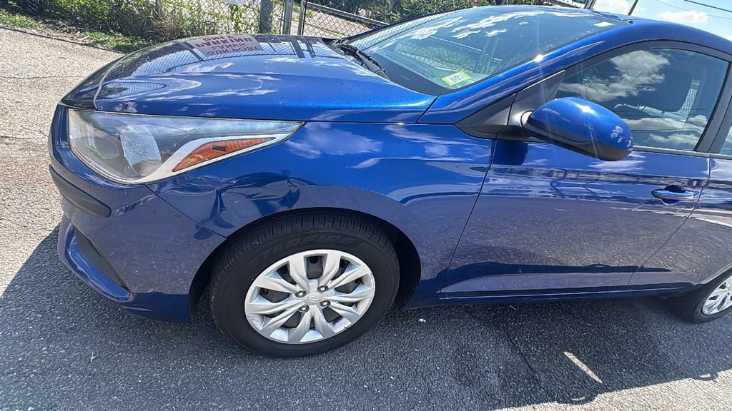 Used 2022 Hyundai Accent SE w/ Cargo Package FWD image 9