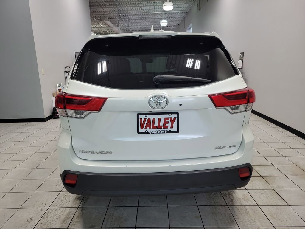 Used 2019 Toyota Highlander XLE image 5