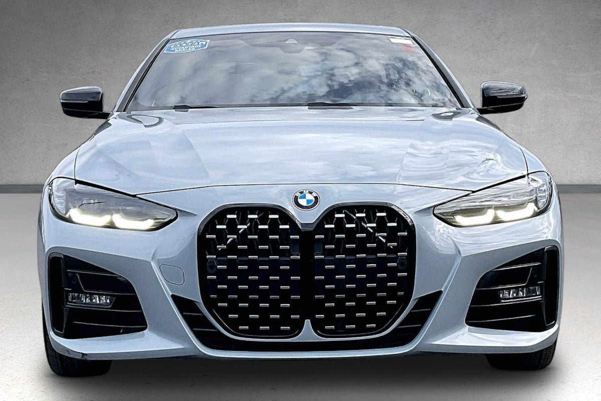Used 2022 BMW 430i Coupe w/ M Sport Package RWD image 3