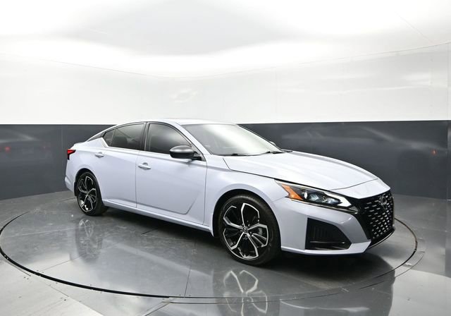 Used 2023 Nissan Altima 2.5 SR w/ SR Premium Package