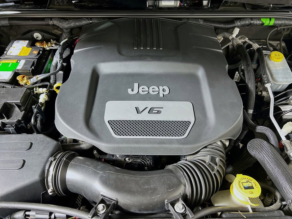 Used 2017 Jeep Wrangler Unlimited Sahara w/ Max Tow Package image 27