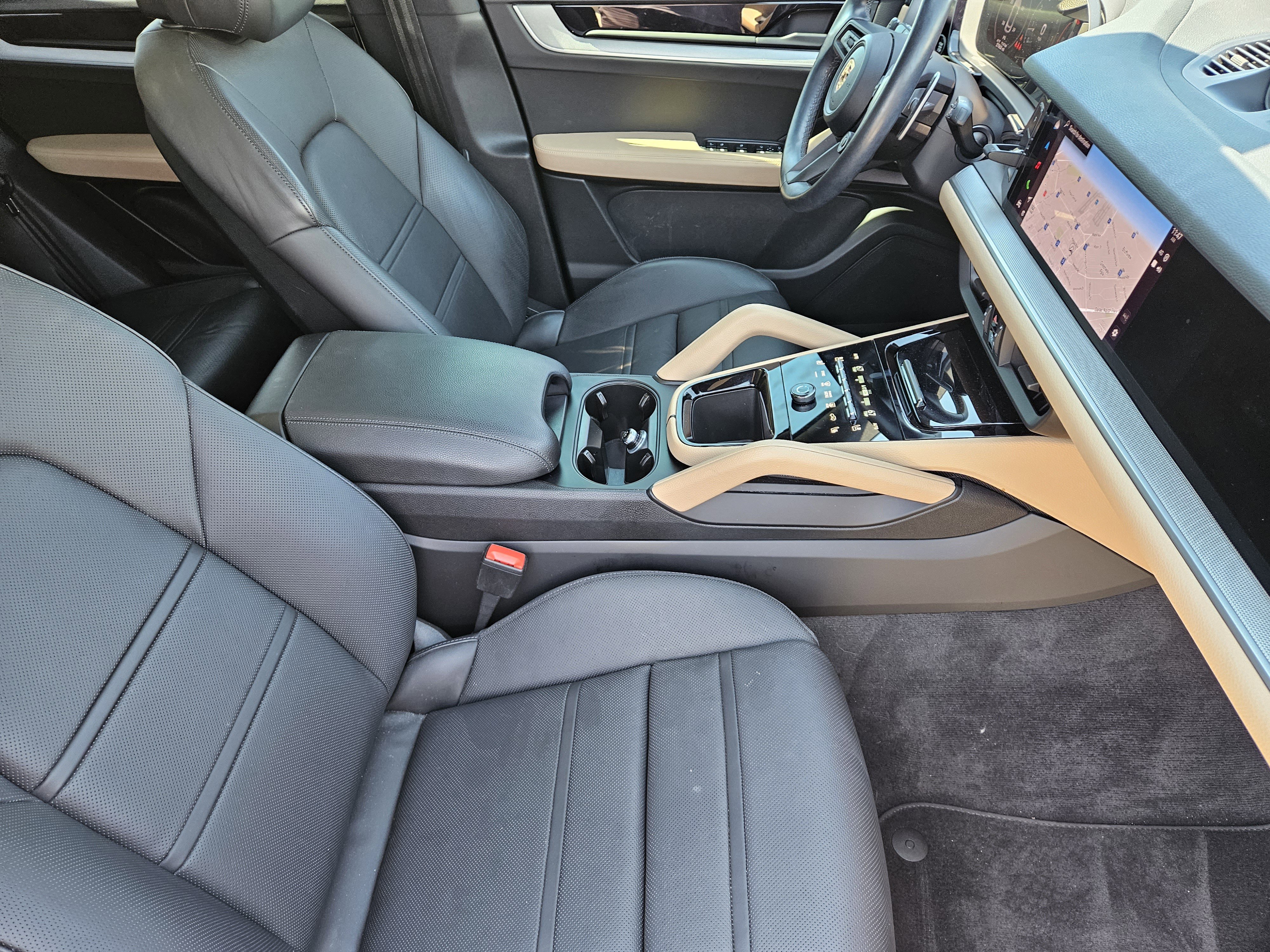 Certified 2024 Porsche Cayenne S AWD/4WD image 15