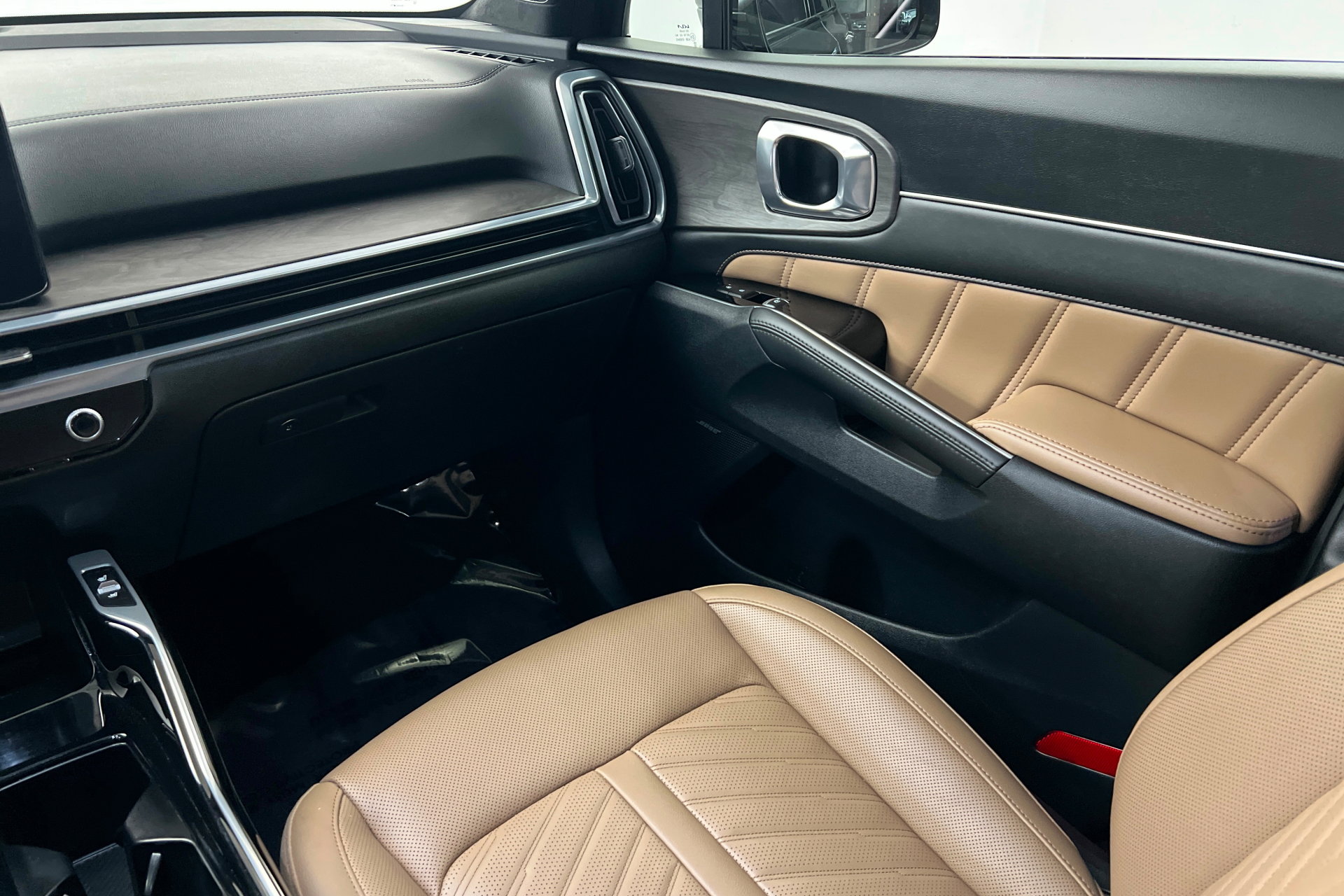 Used 2024 Kia Sorento SX Prestige w/ Olive Brown Leather Package image 11