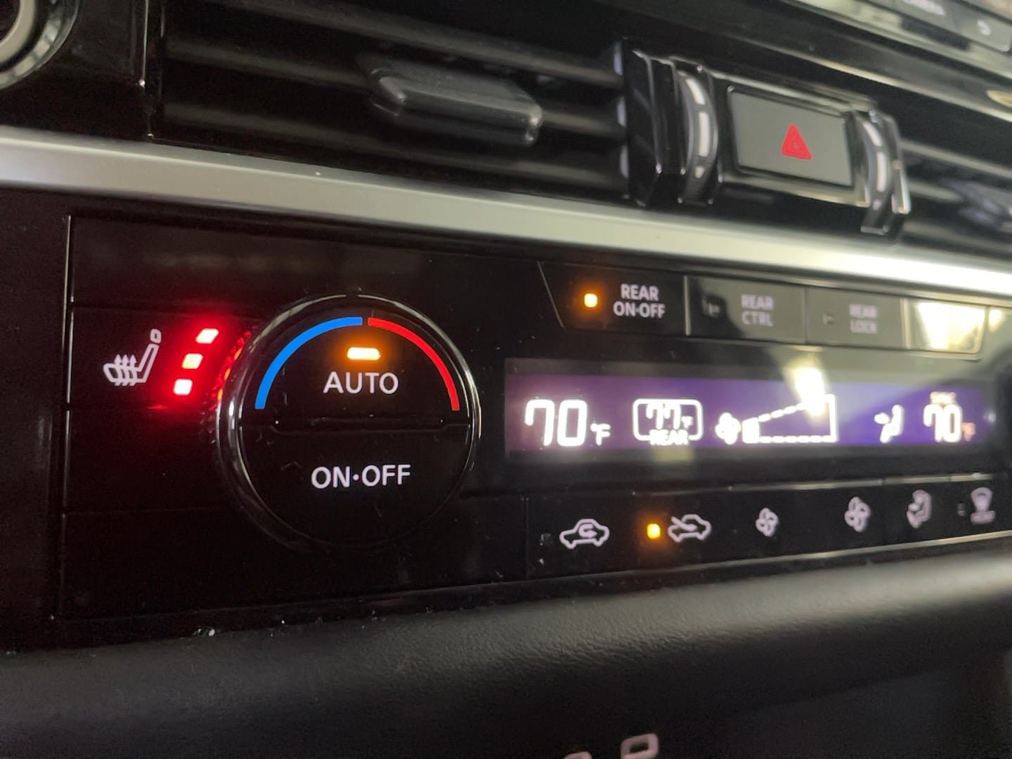 Used 2024 Nissan Pathfinder SV w/ SV Premium Package AWD/4WD image 10
