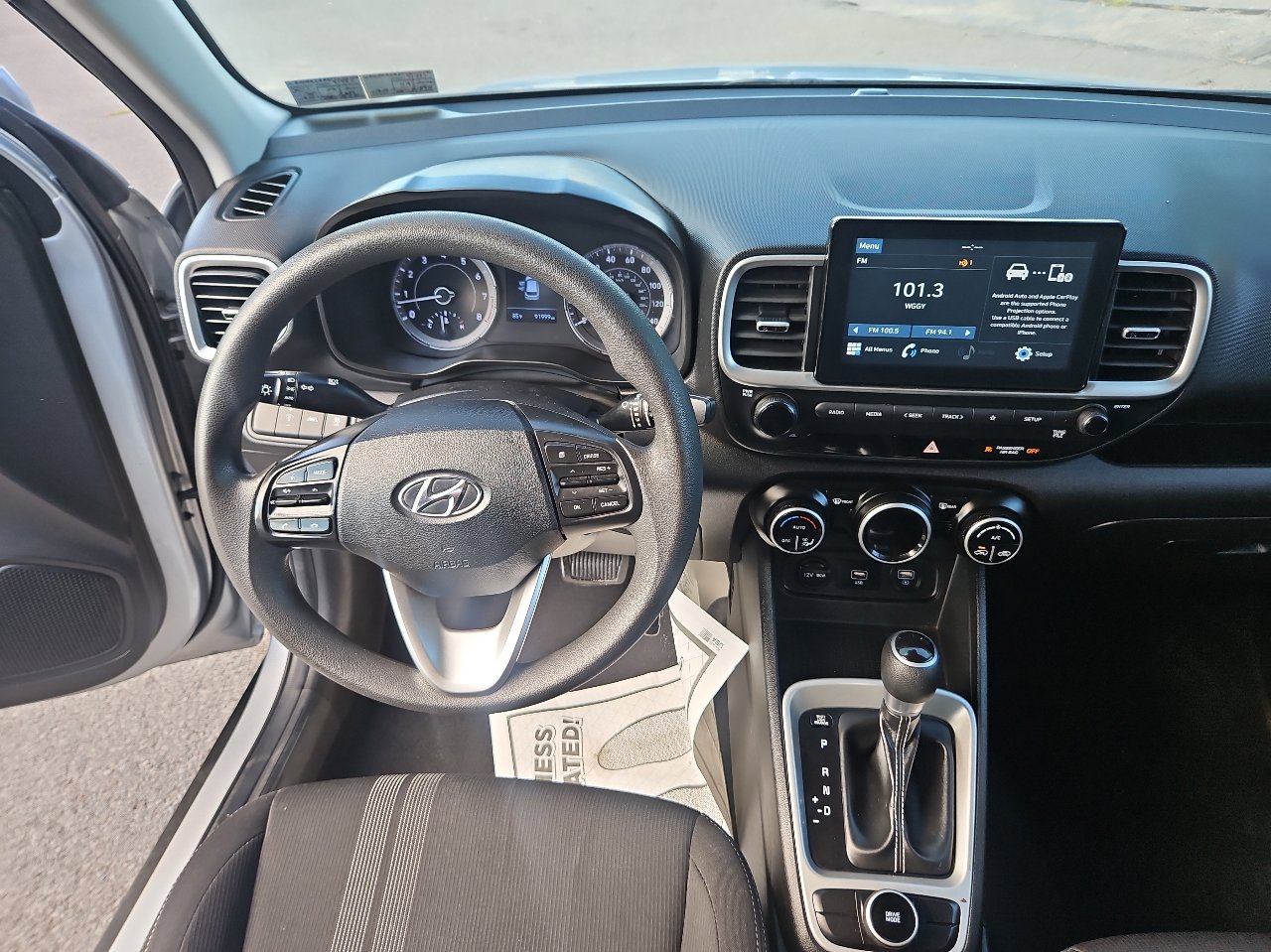 Used 2020 Hyundai Venue SEL image 22