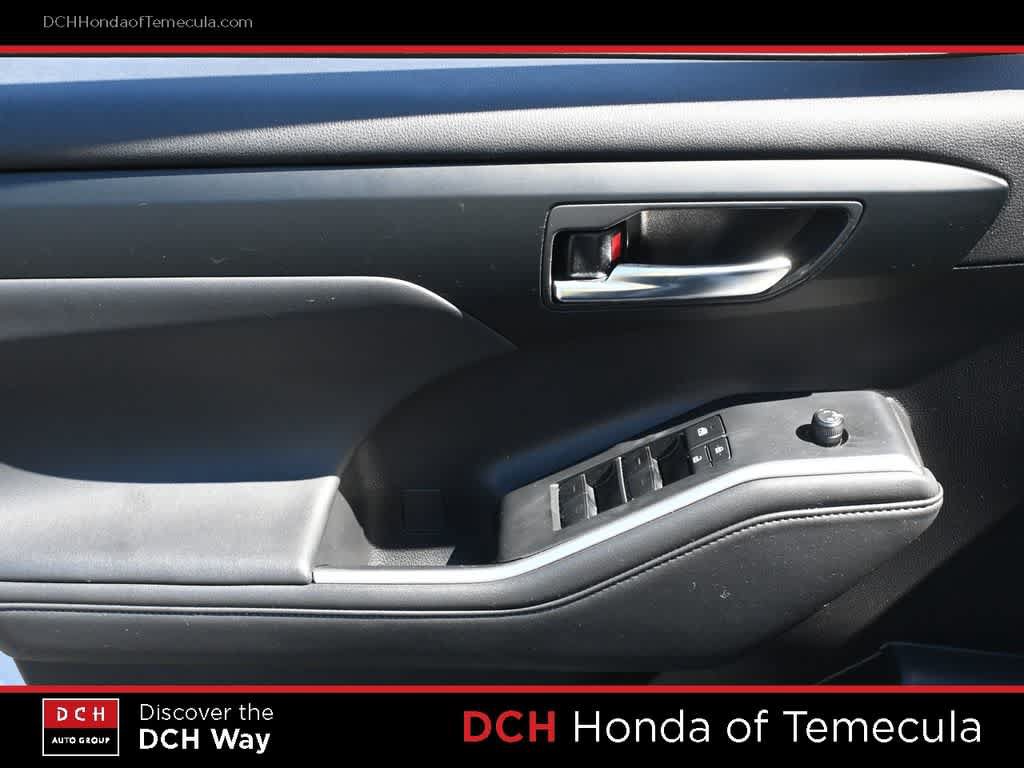 Used 2022 Toyota Highlander XLE FWD image 16