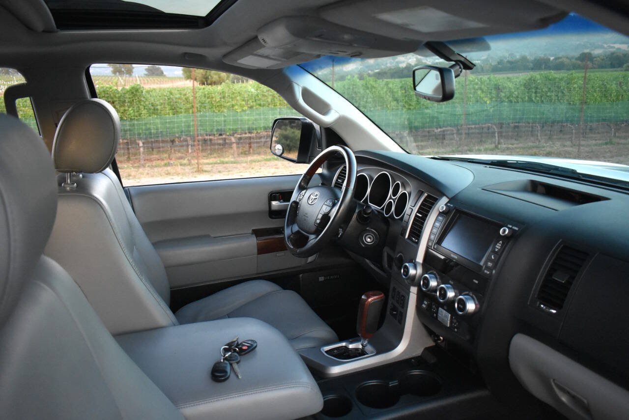 Used 2013 Toyota Sequoia Platinum AWD/4WD image 33
