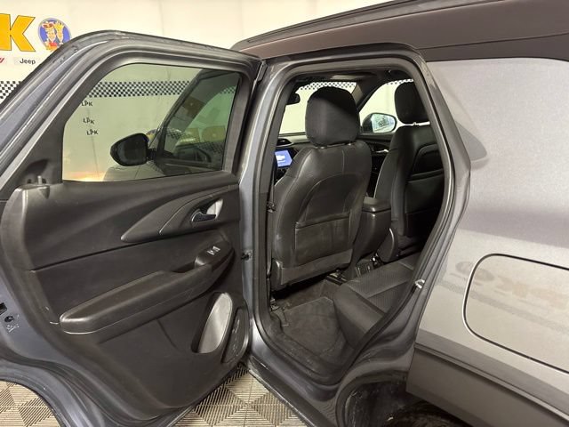 Used 2021 Chevrolet TrailBlazer RS w/ Sun and Liftgate Package FWD image 12